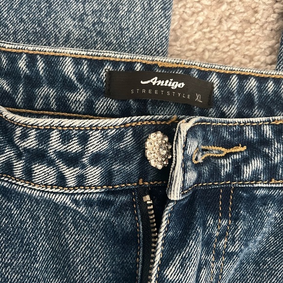 Mom style jeans with crystal details - Picture 2 of 5